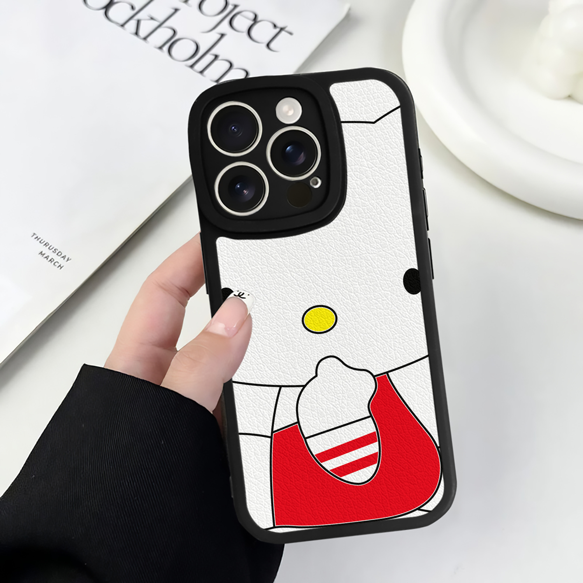 （画像用） Hello Kitty ハローキティ 【iPhone 16シリーズ対応】シリコンスマホケース（レザー調） 材質：シリコン